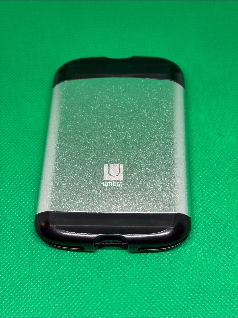 Umbra Bungee VTG Silver and Black Discontinued Card Case